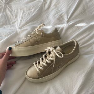 Worn once! Converse gold platform sneaker